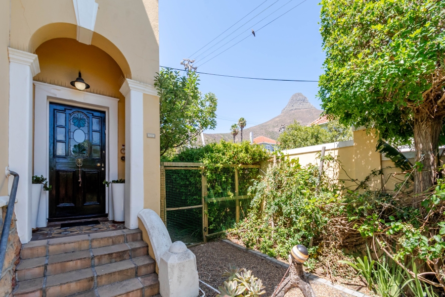 6 Bedroom Property for Sale in Fresnaye Western Cape